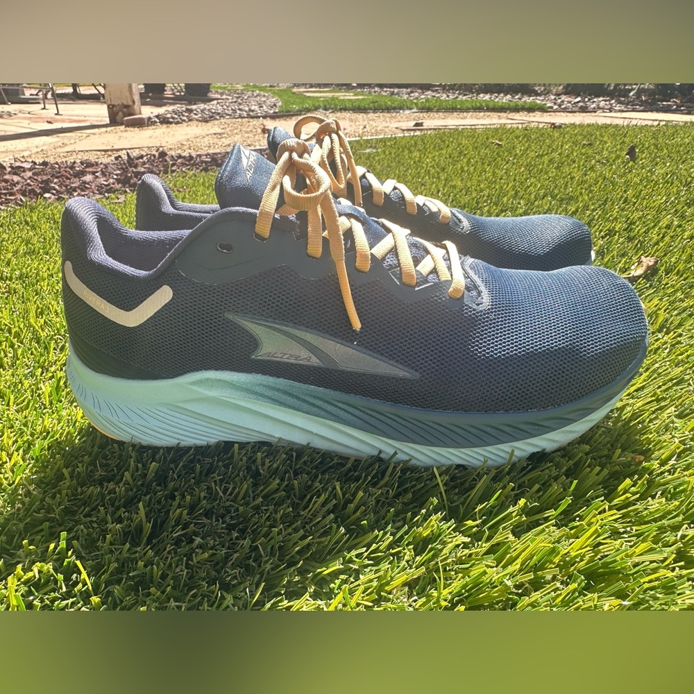Altra Women’s Rivera 3 Navy Sneakers Size 7
